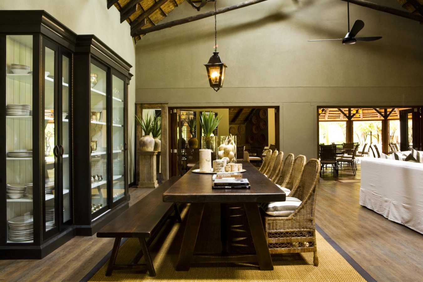Dining table - Mushara Lodge