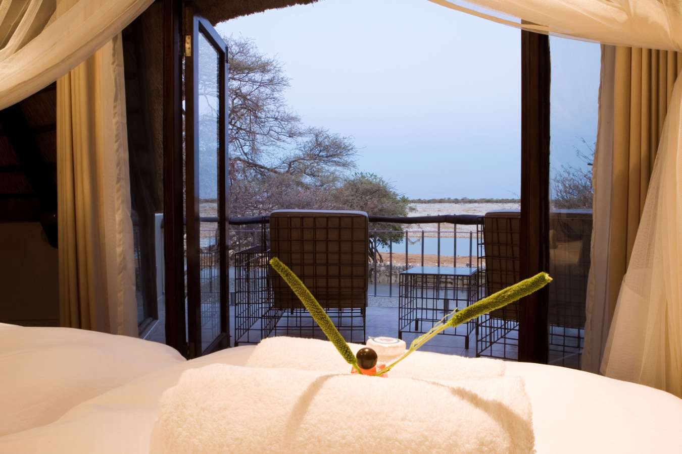 Waterhole chalet - Okaukuejo Restcamp