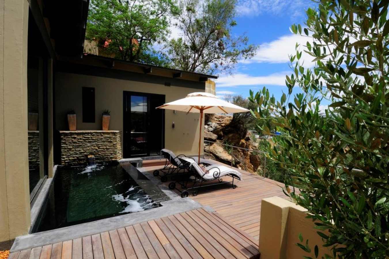 Garden Suite deck - Olive Grove