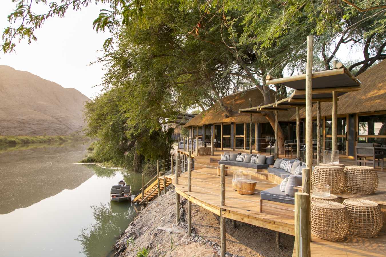 Lodge overlooking river - 