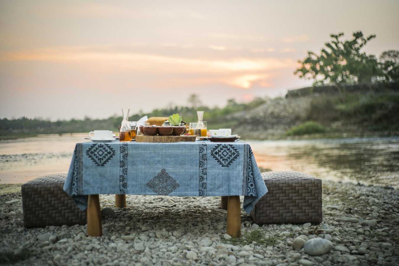 Breakfast in the park - Meghauli Serai