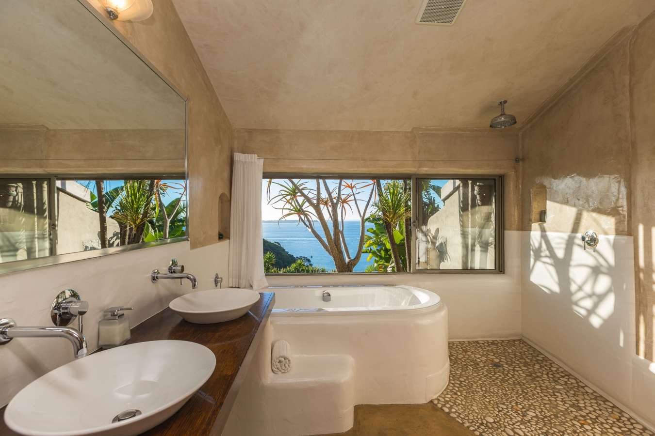 Suite Bathroom - Delamore Lodge 