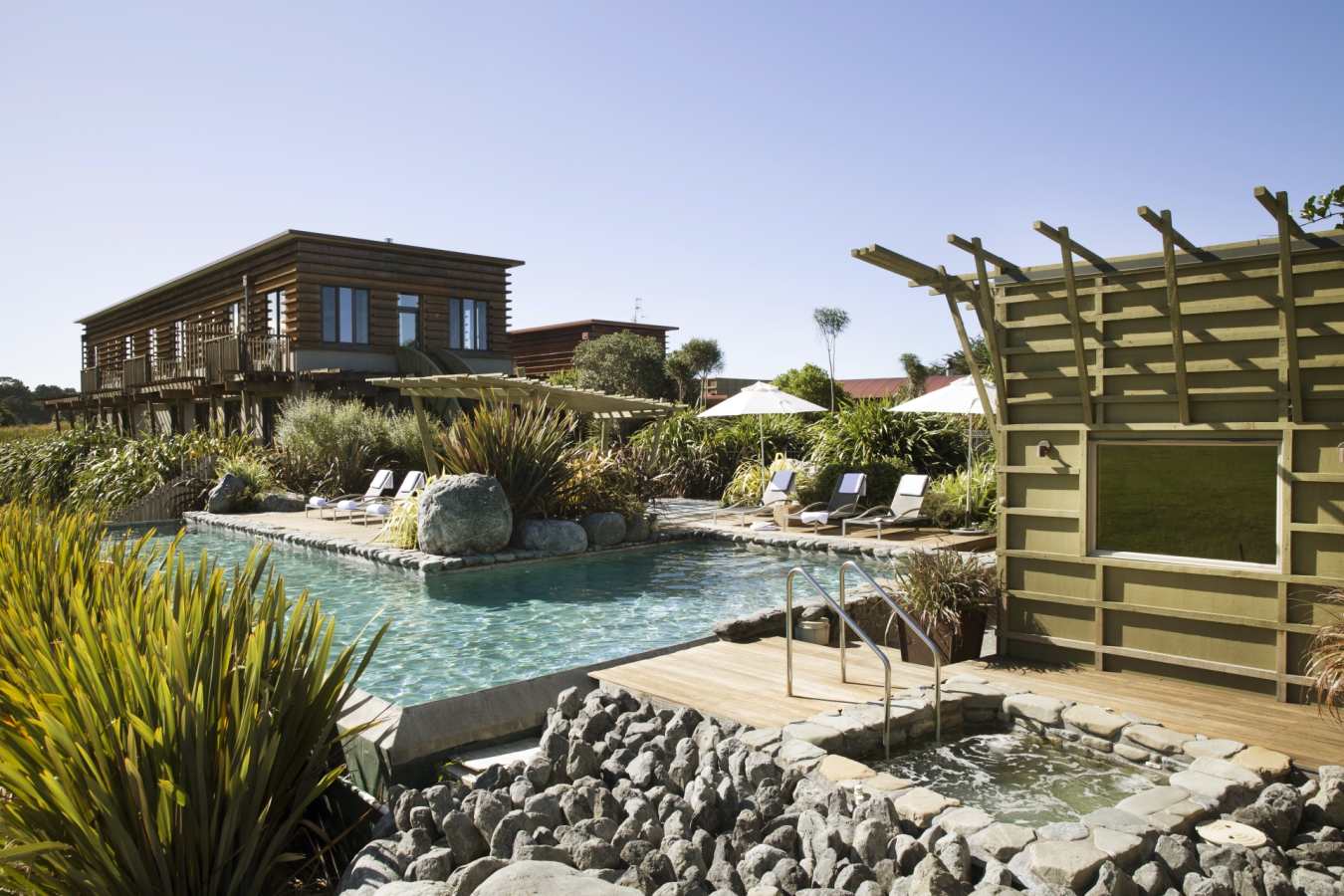 Outdoor pool - Hapuku Lodge