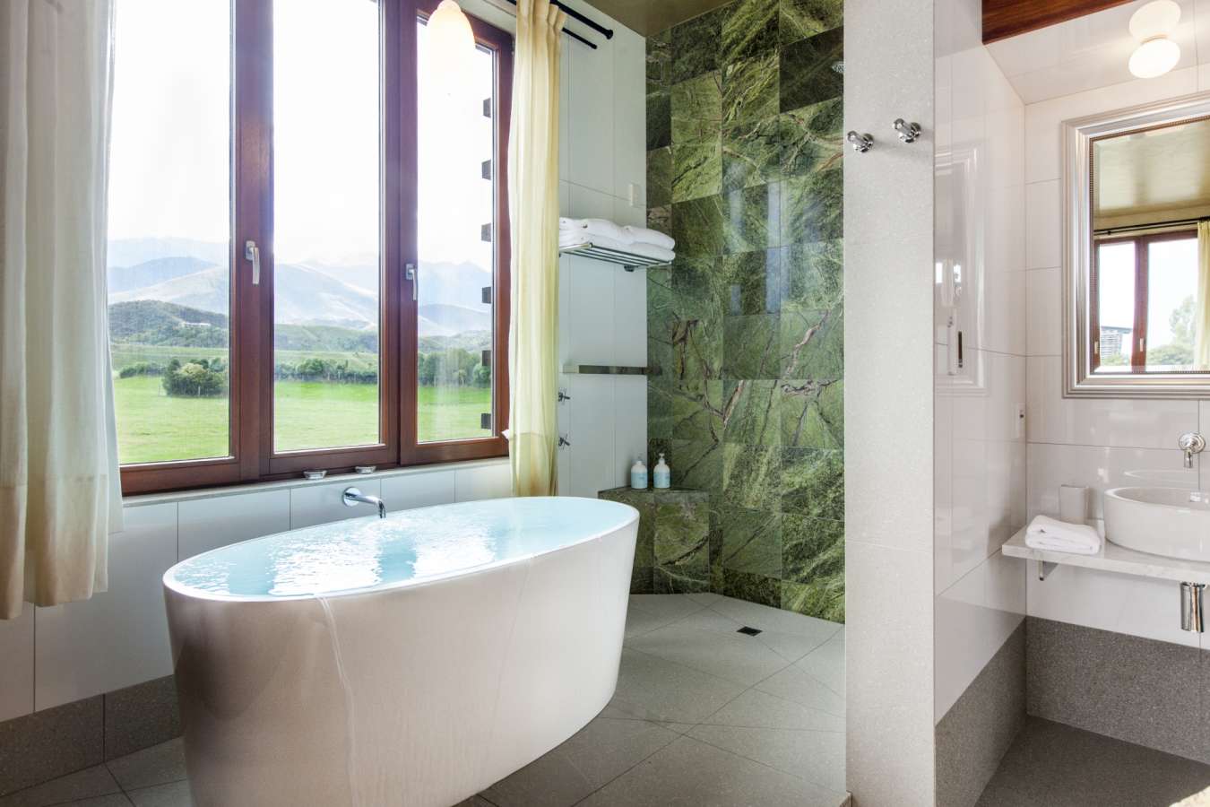 Bathtub - Hapuku Lodge