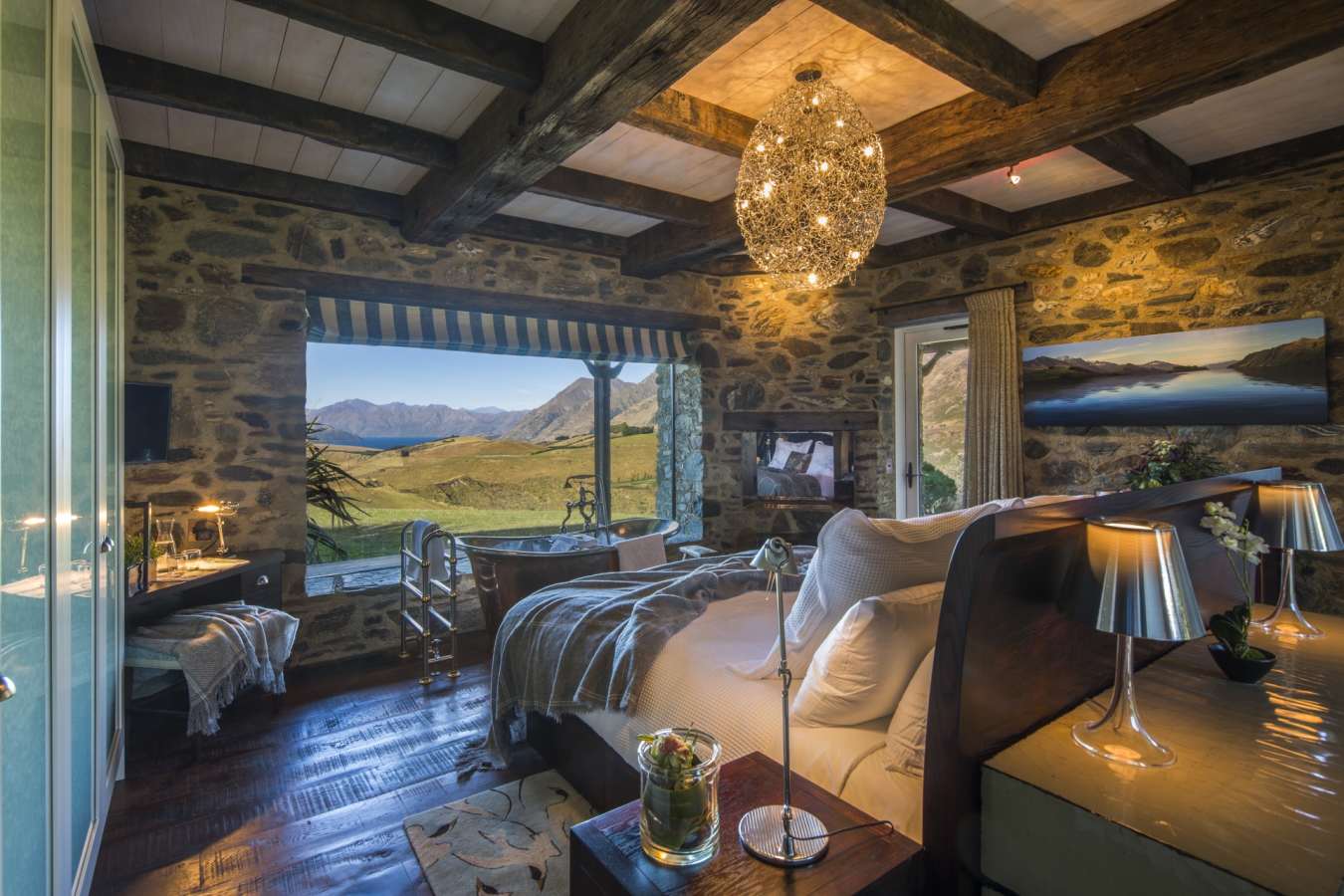 Master Suite - Mahu Whenua Ridgeline Homestead & Eco Sanctuary