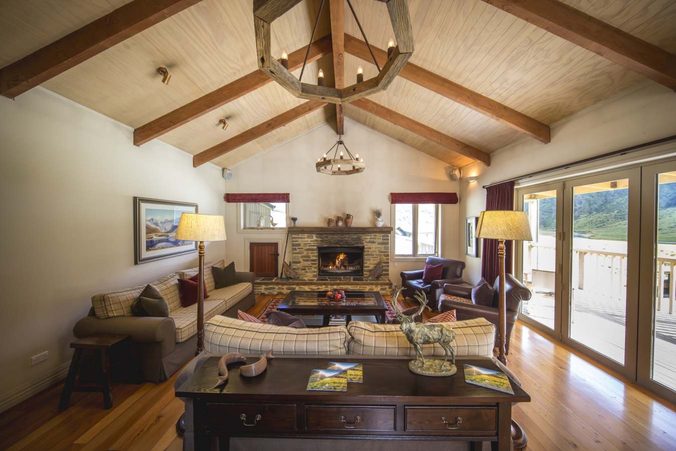 Luxury - Minaret Station
