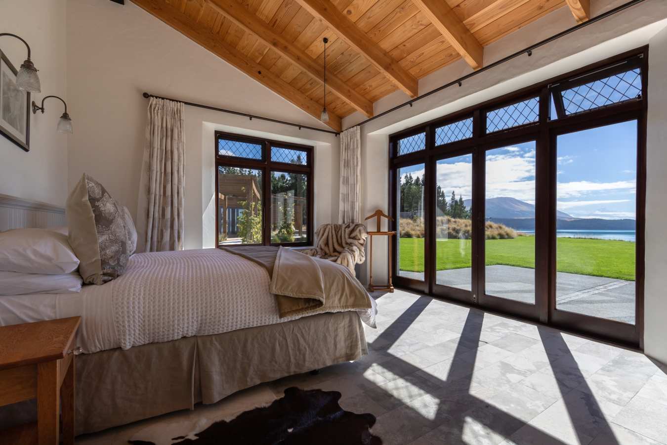 Bedroom - Mt Cook Lakeside Retreat
