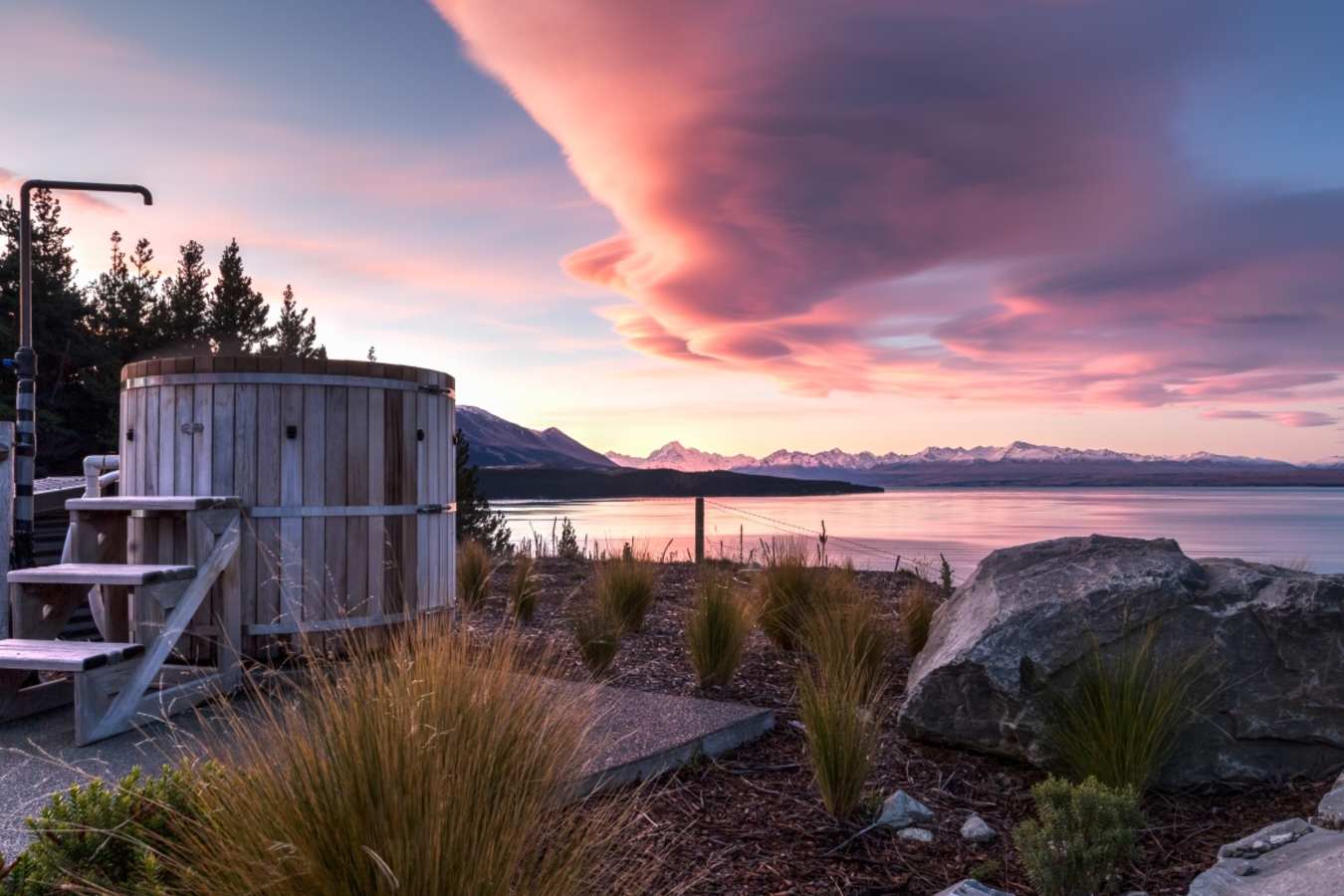 Outdoors - Mt Cook Lakeside Retreat