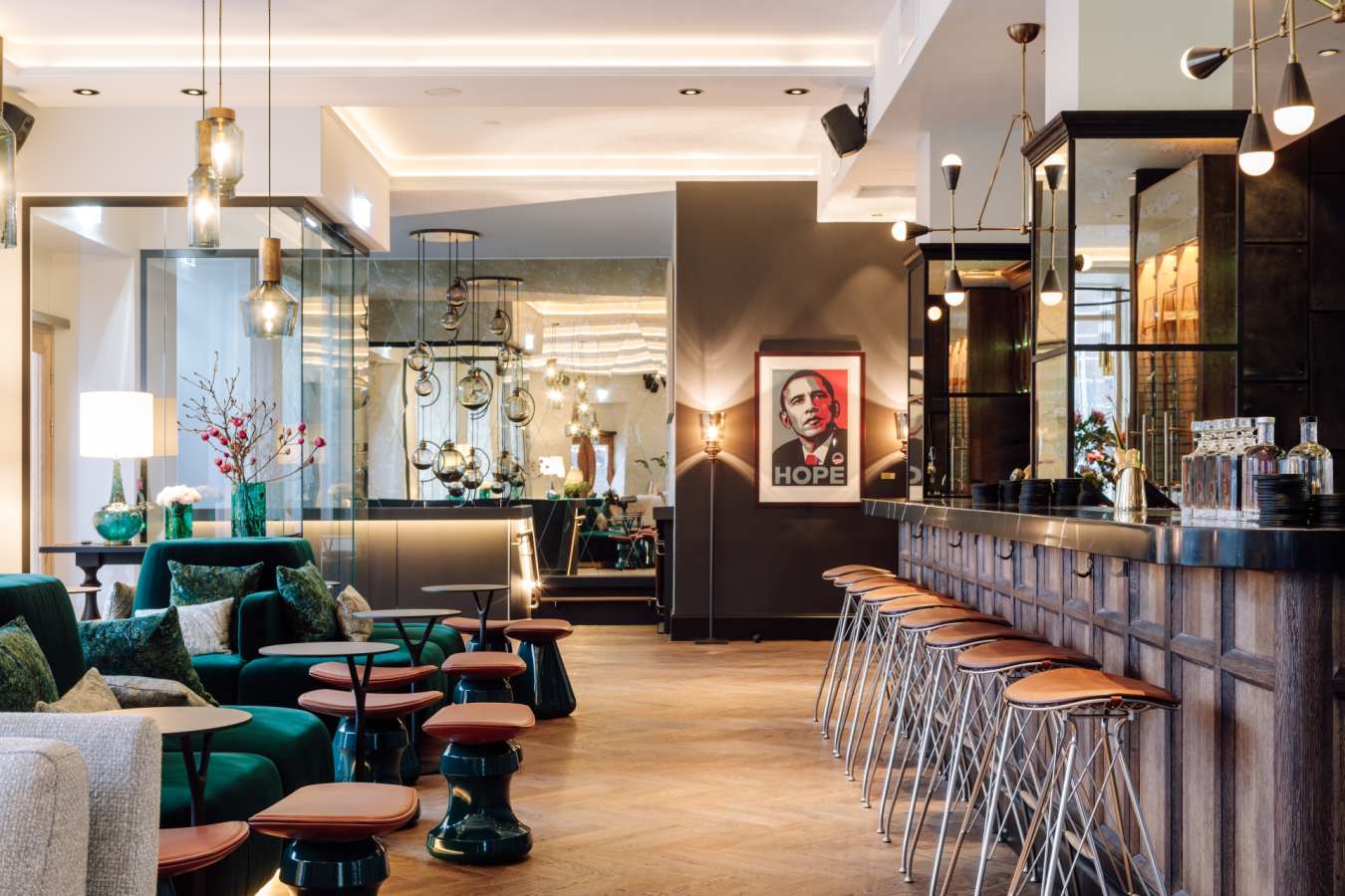 Pier 42 Cocktail Bar 