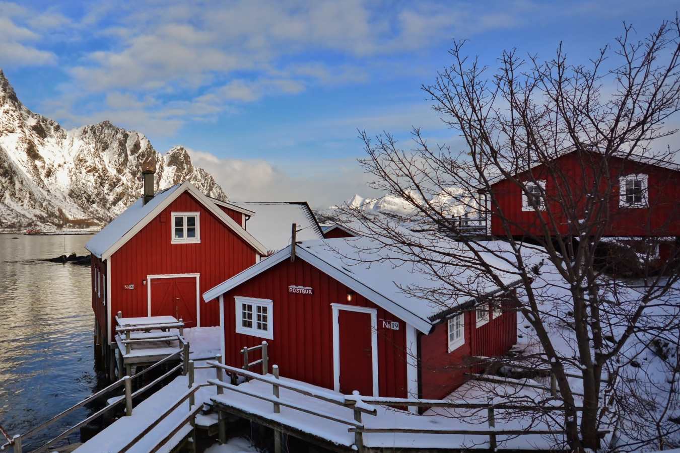 Rorbu cabins in the snow - Svinøya Rorbuer
