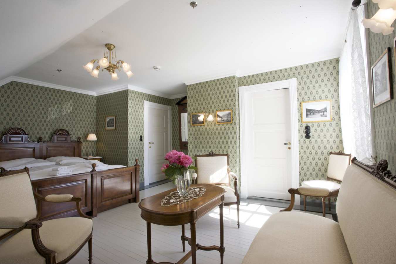 Bedroom - Walaker Hotel