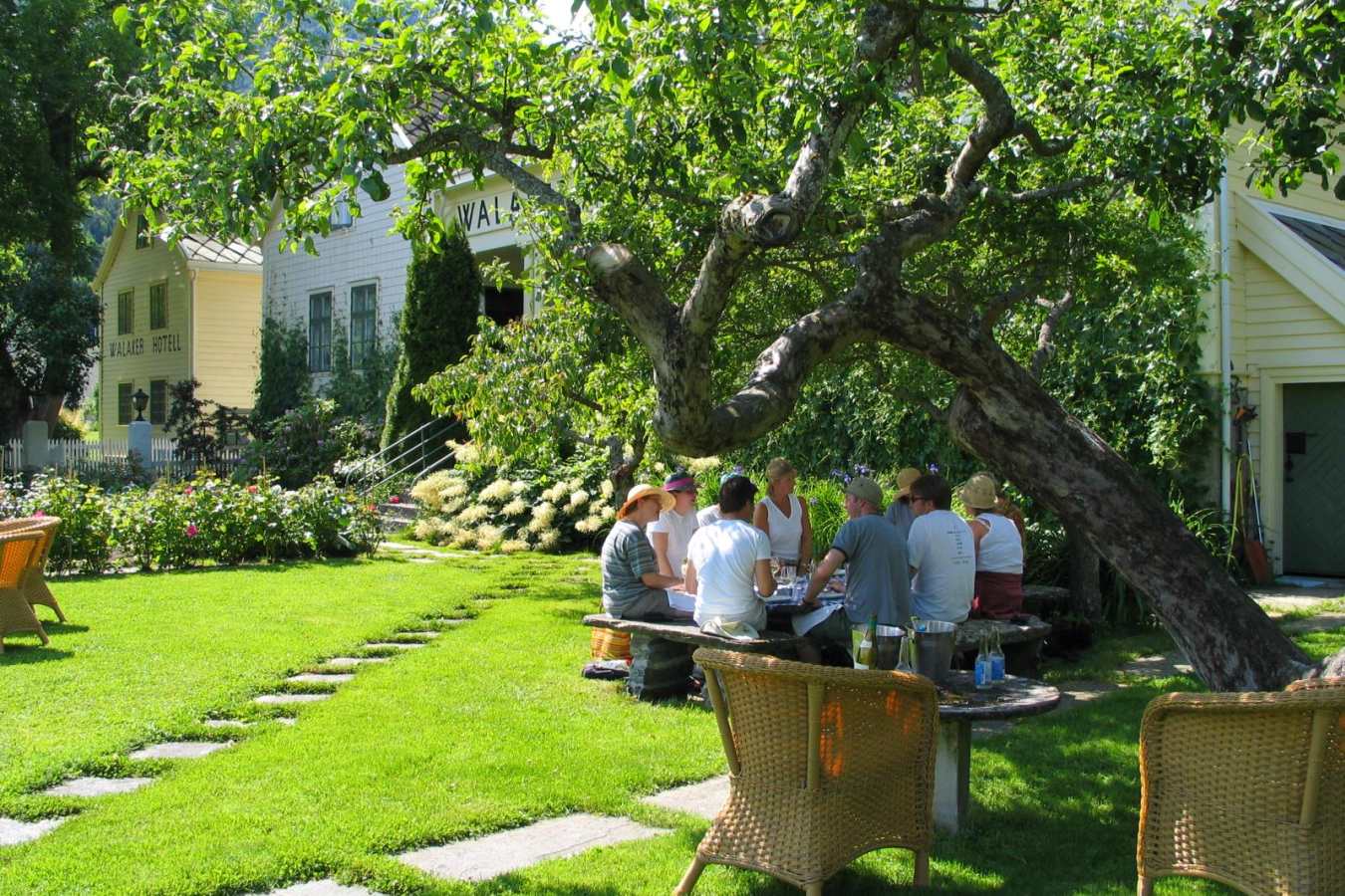 Garden - Walaker Hotel