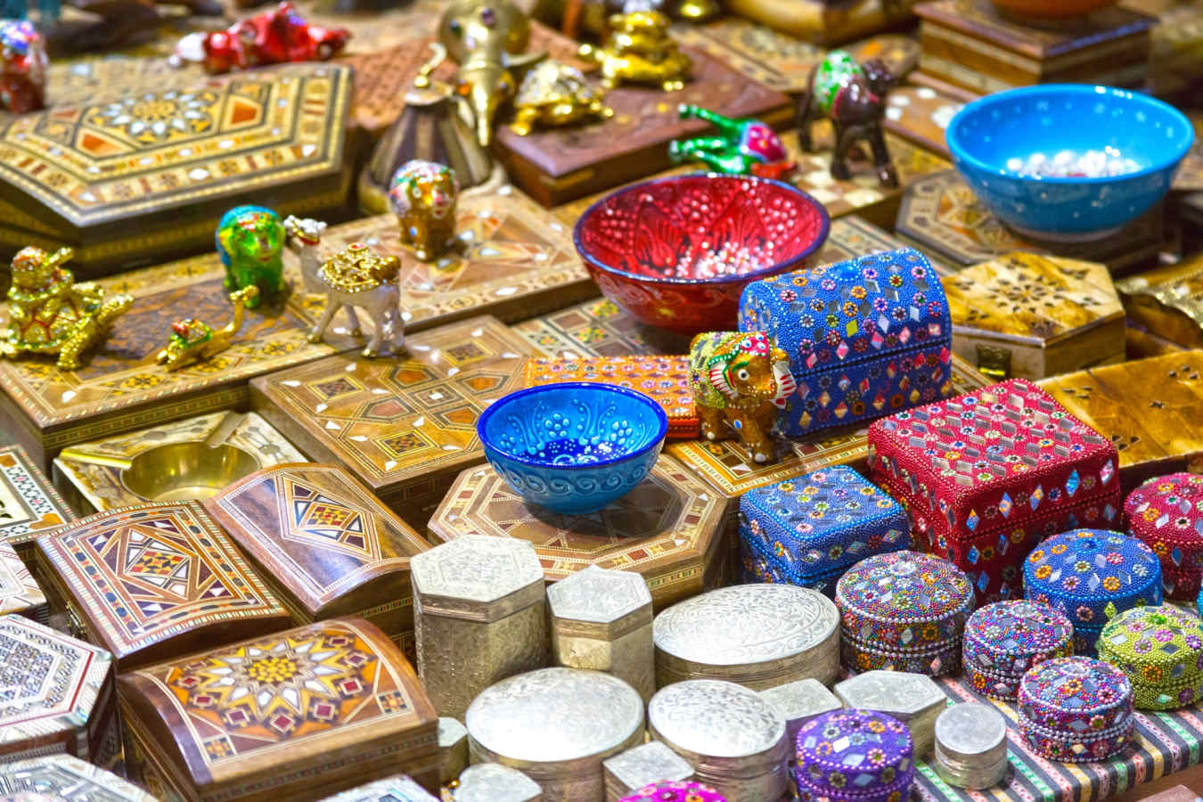 Trinkets at the Souk - A Honeymoon to Oman and the Maldives