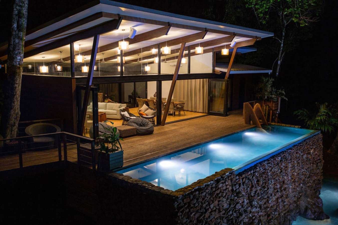 Pool by night - Isla Palenque