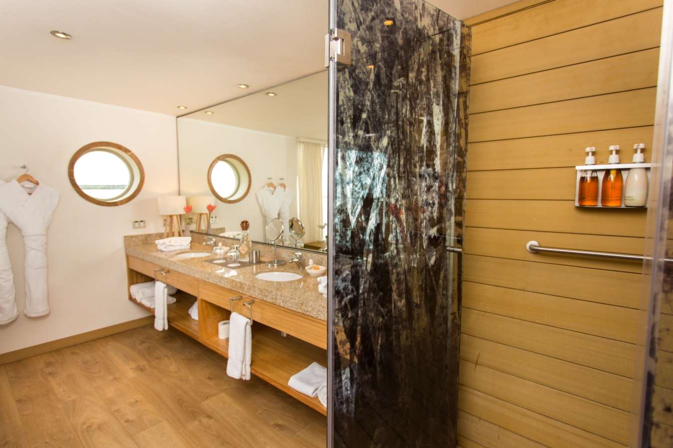 Bathroom - Delfin III