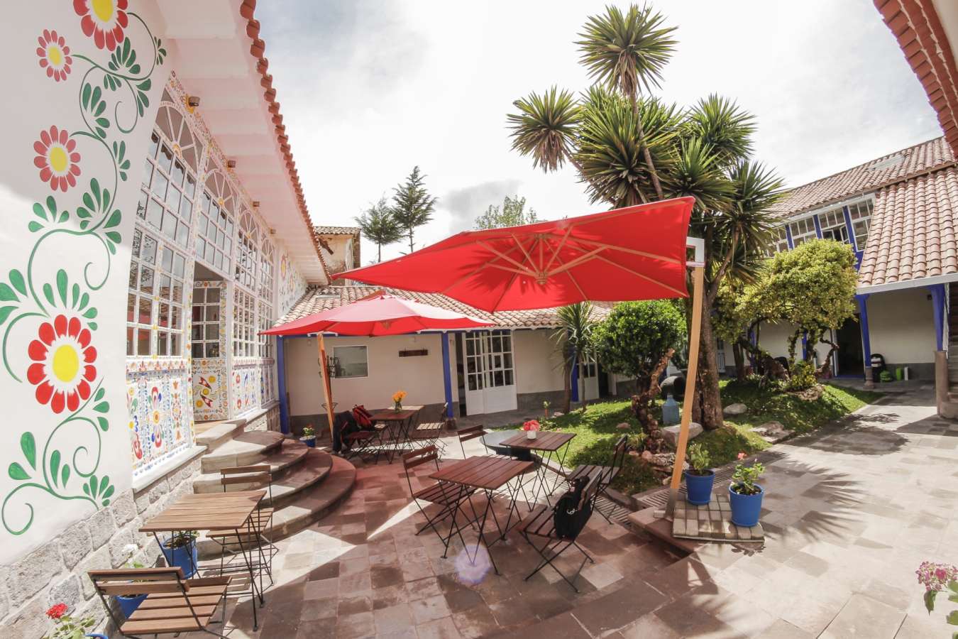 Courtyard - El Retablo