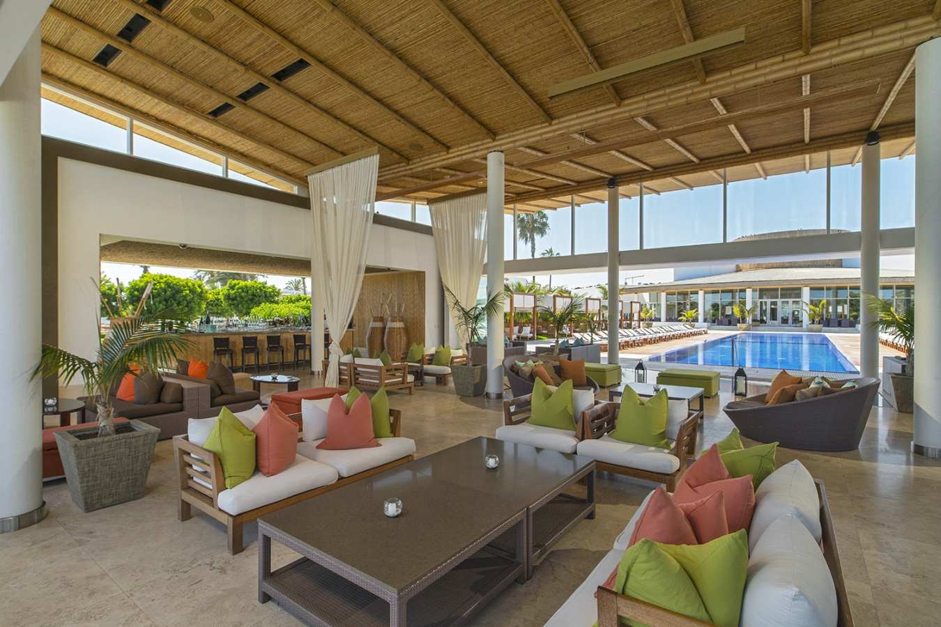 Lounge and pool - Hotel Paracas, A Luxury Collection Resort