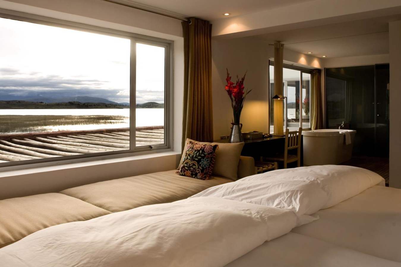 Bedroom and lake views - Titilaka
