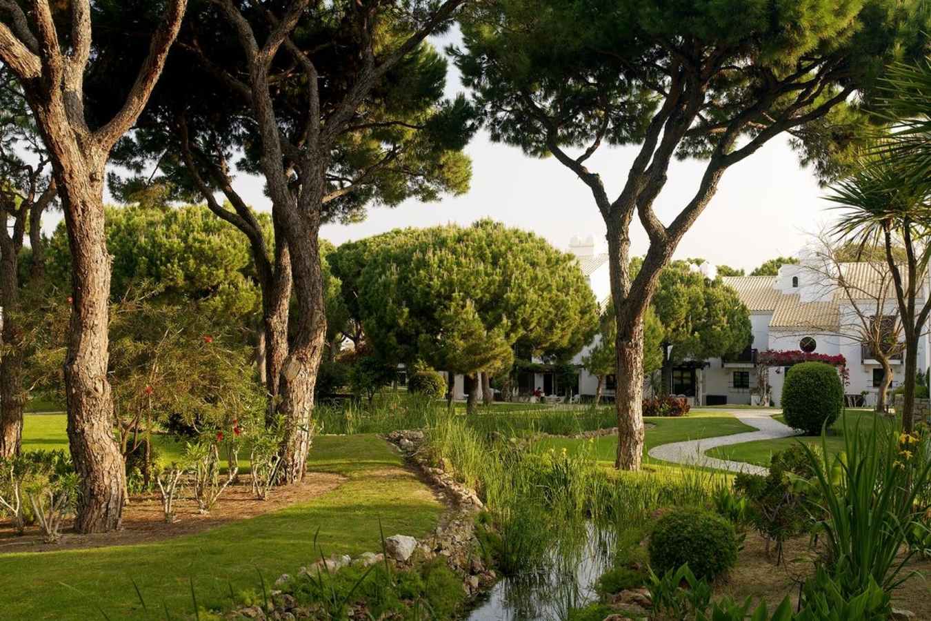 Gardens and pathways - Pine Cliffs