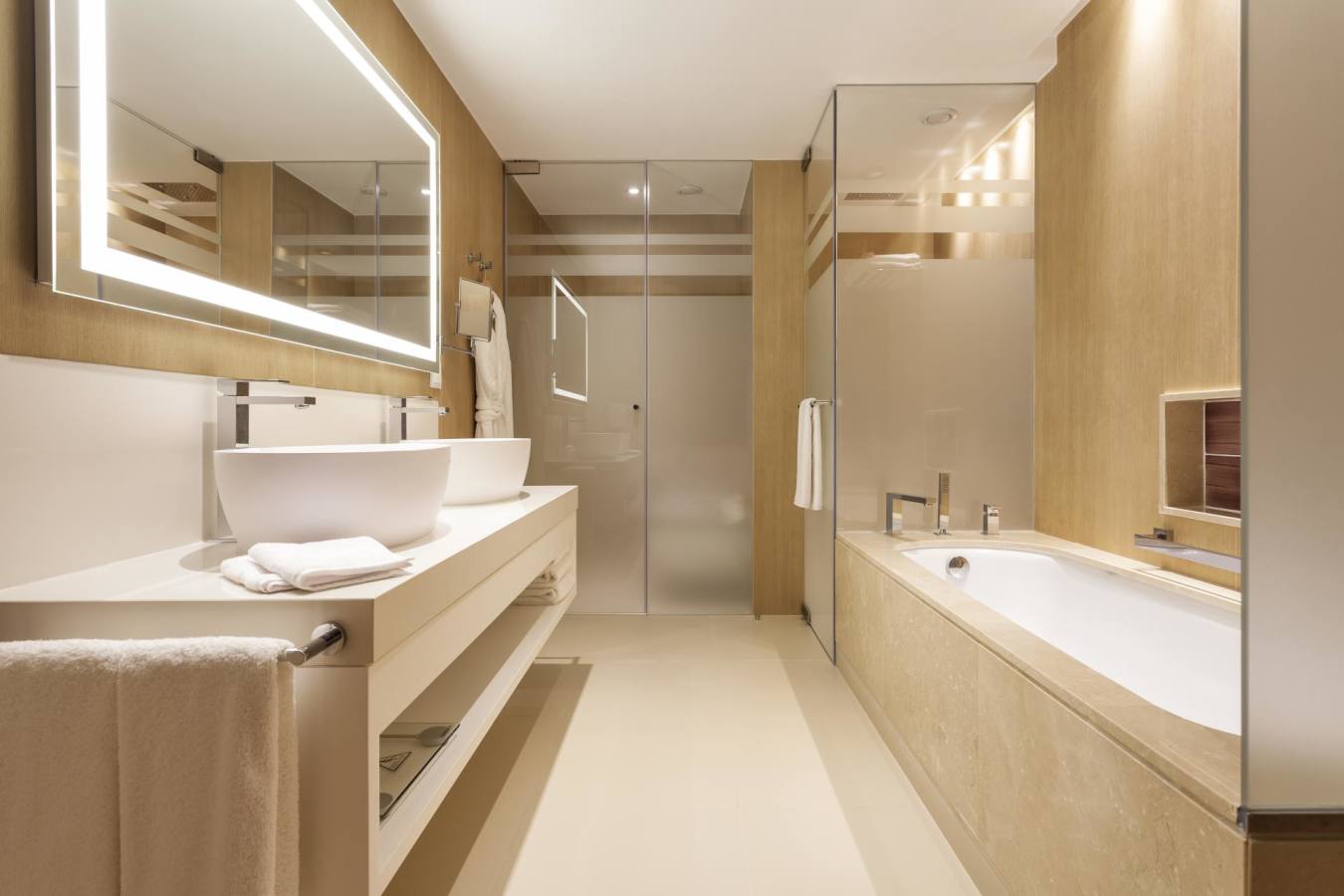 Ocean Suites Bathroom - Pine Cliffs