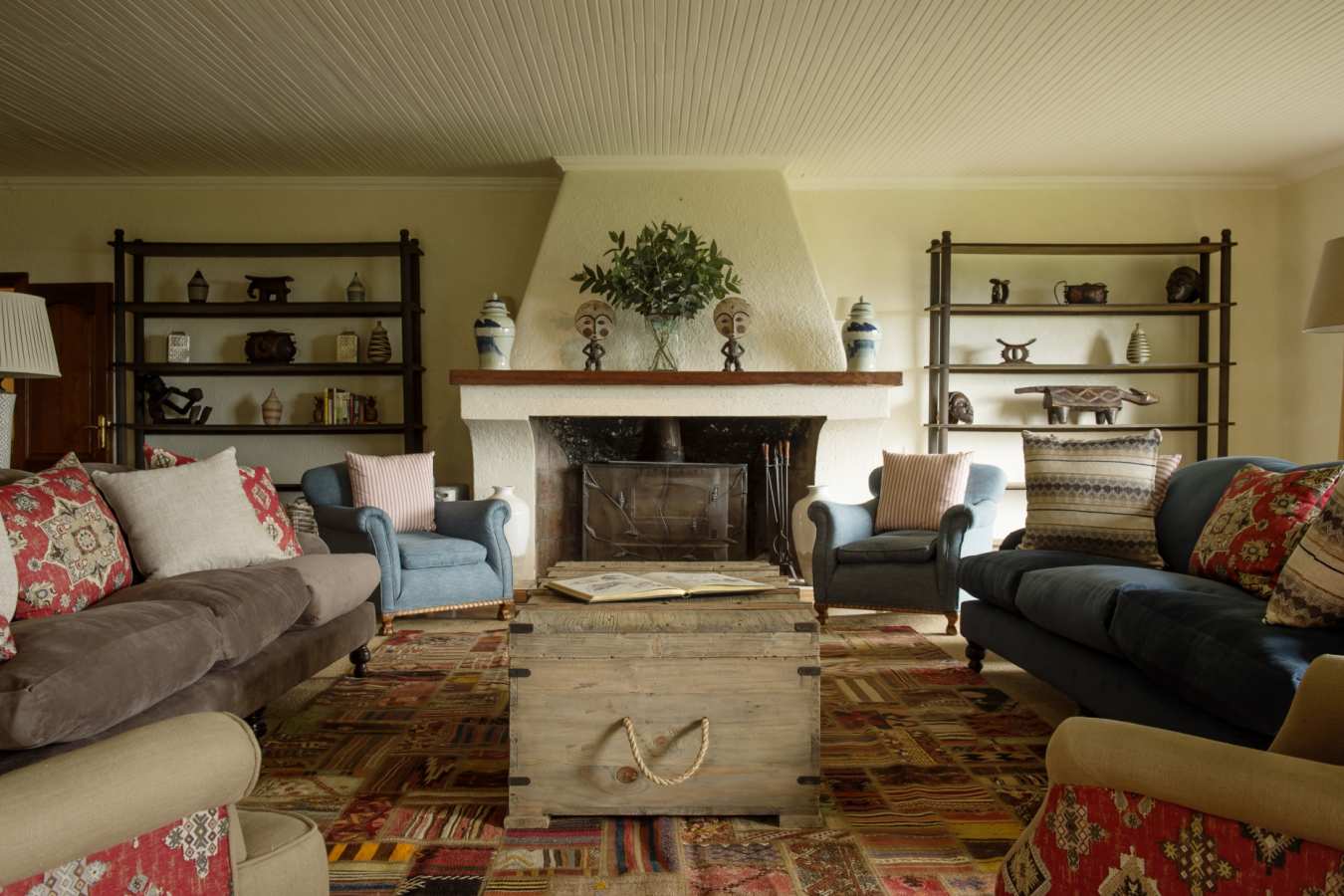 Main Lounge - Sabyinyo Silverback Lodge