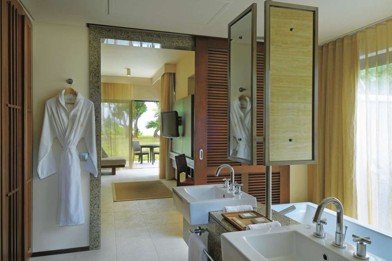 Junior Suite bathroom - Constance Ephelia Resort