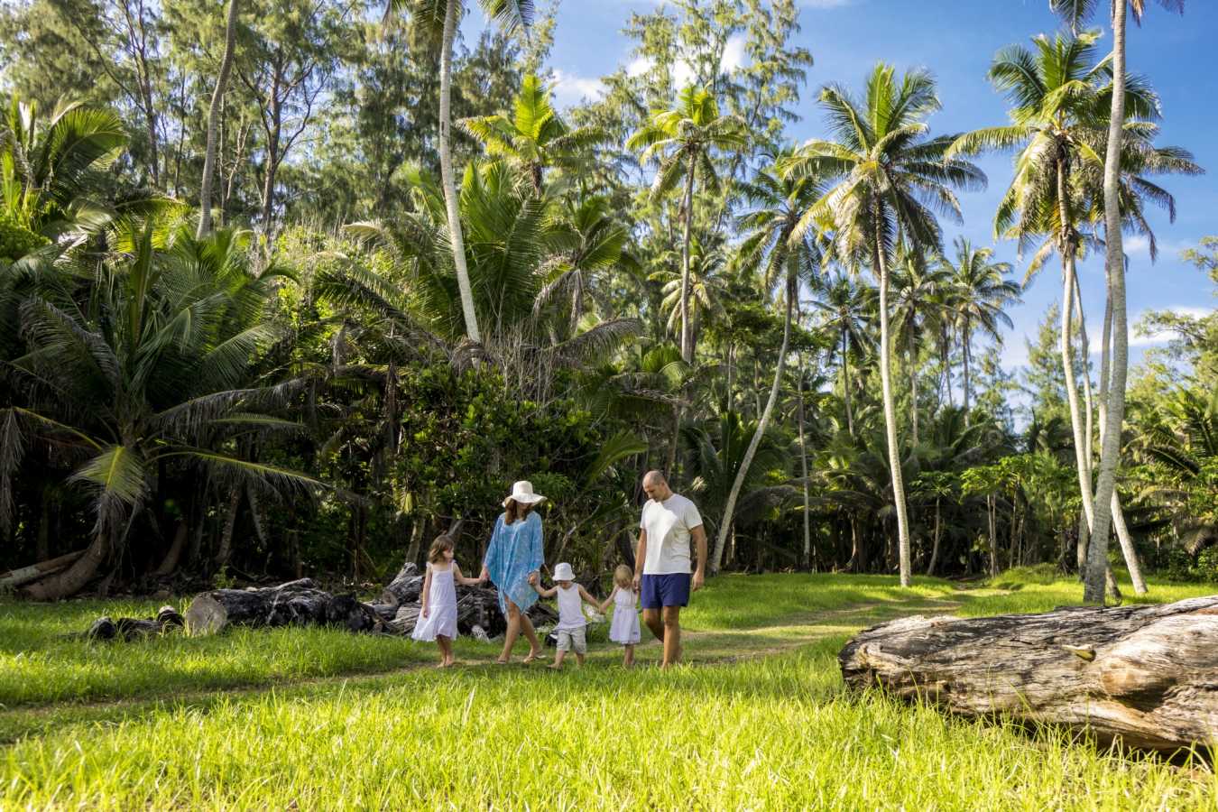 Family Walk - Denis Private Island