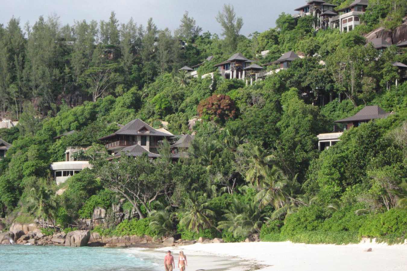 Beach and Villas - Four Seasons Resort Seychelles