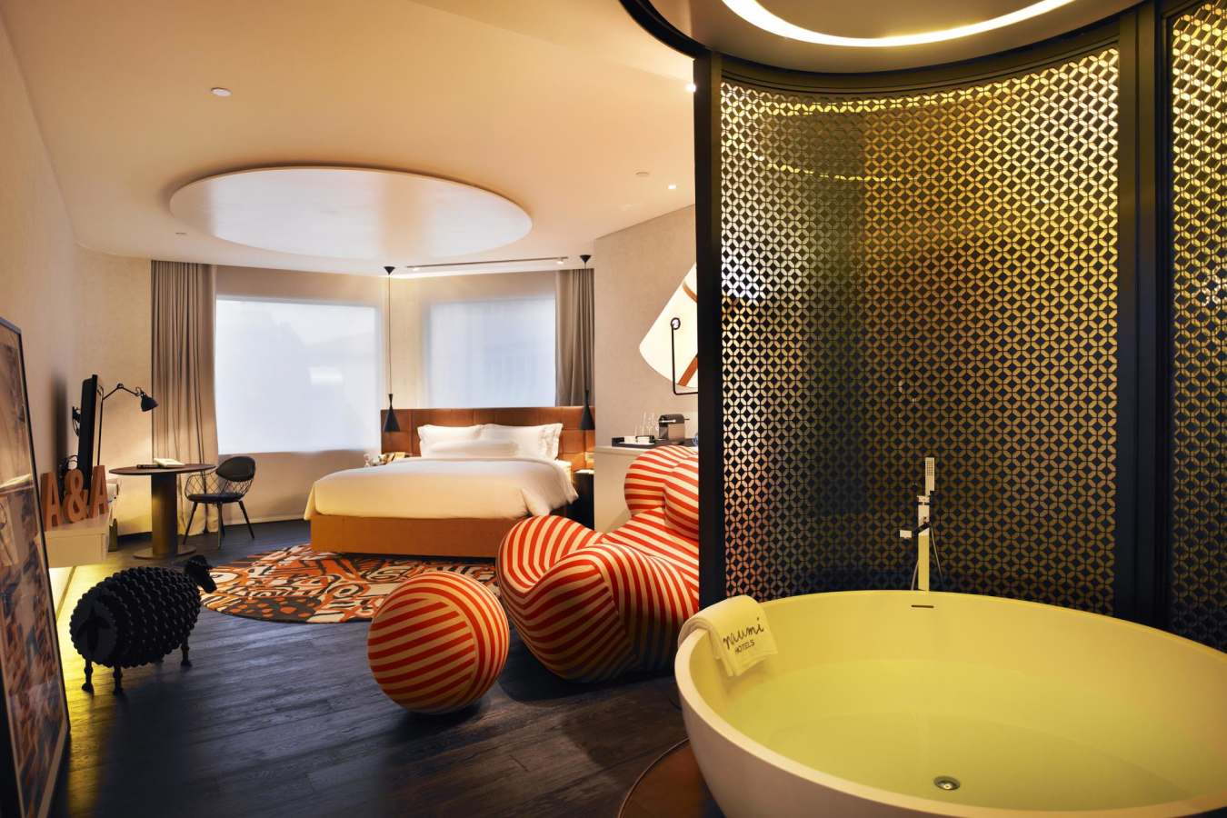 Andy Warhole inspired room - Naumi Hotel