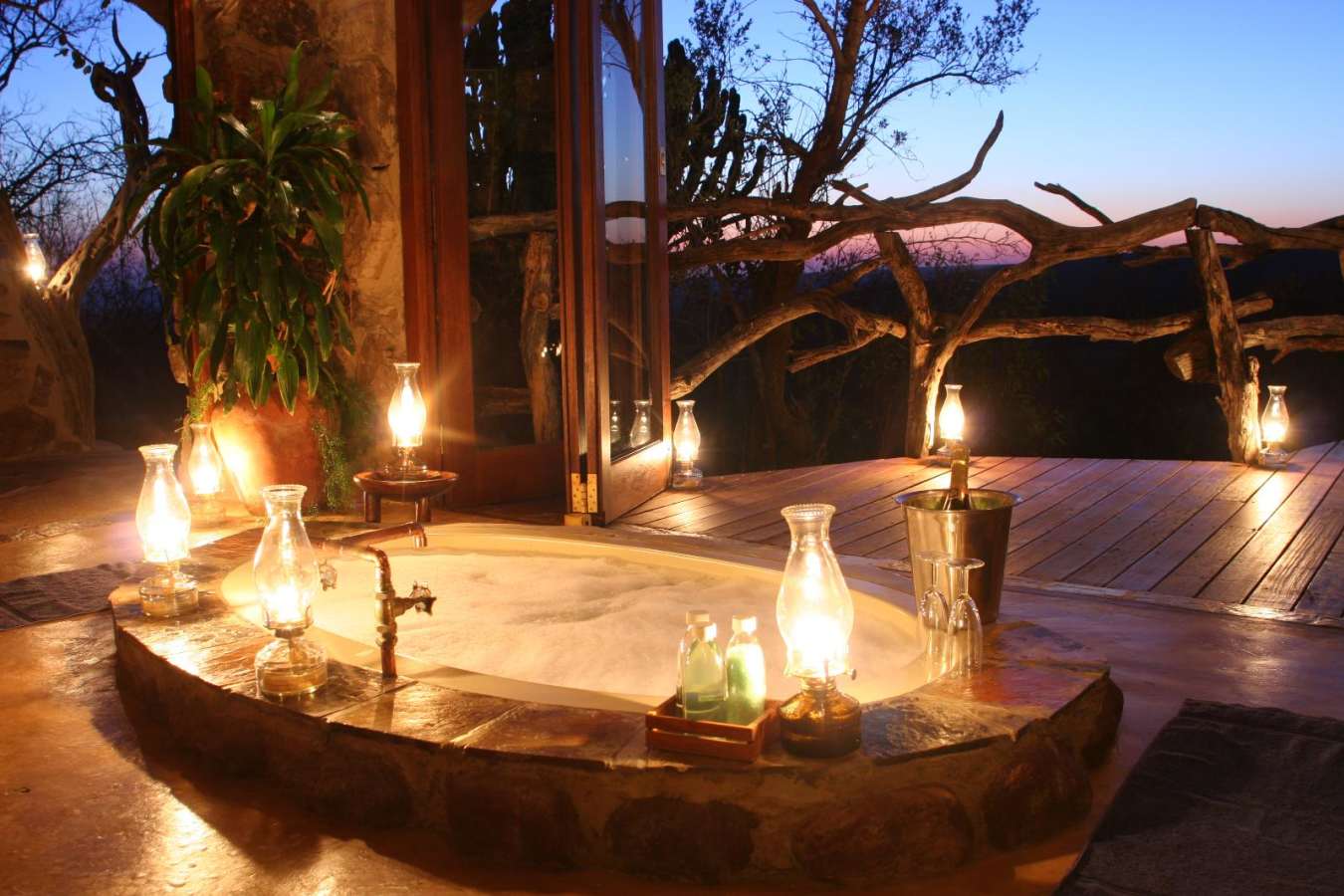 Sunken bath tub - Ant's Hill