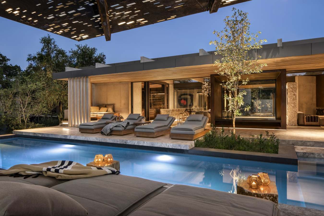 Swimming pool