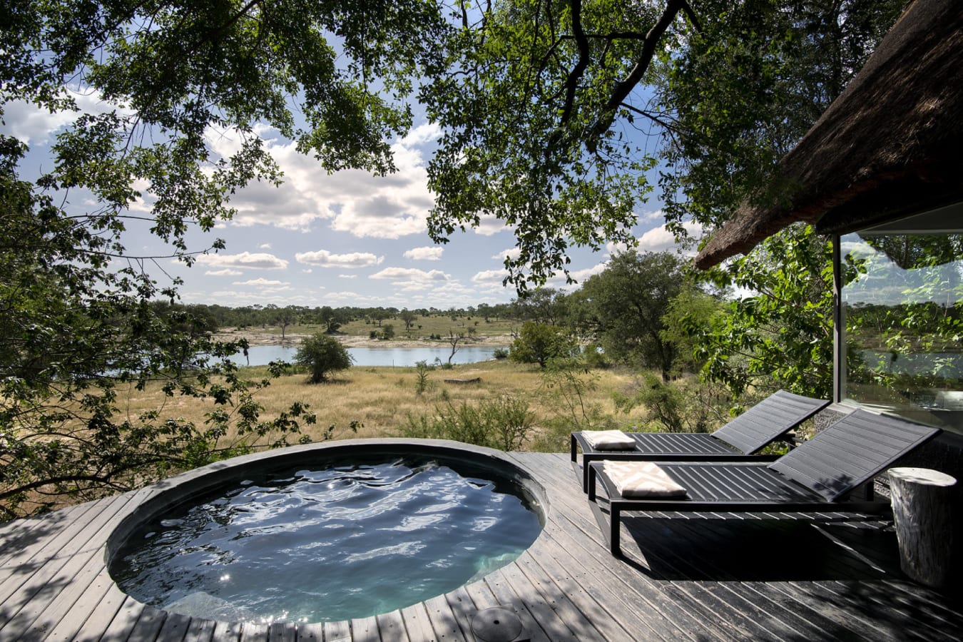 Room 9 Pool view