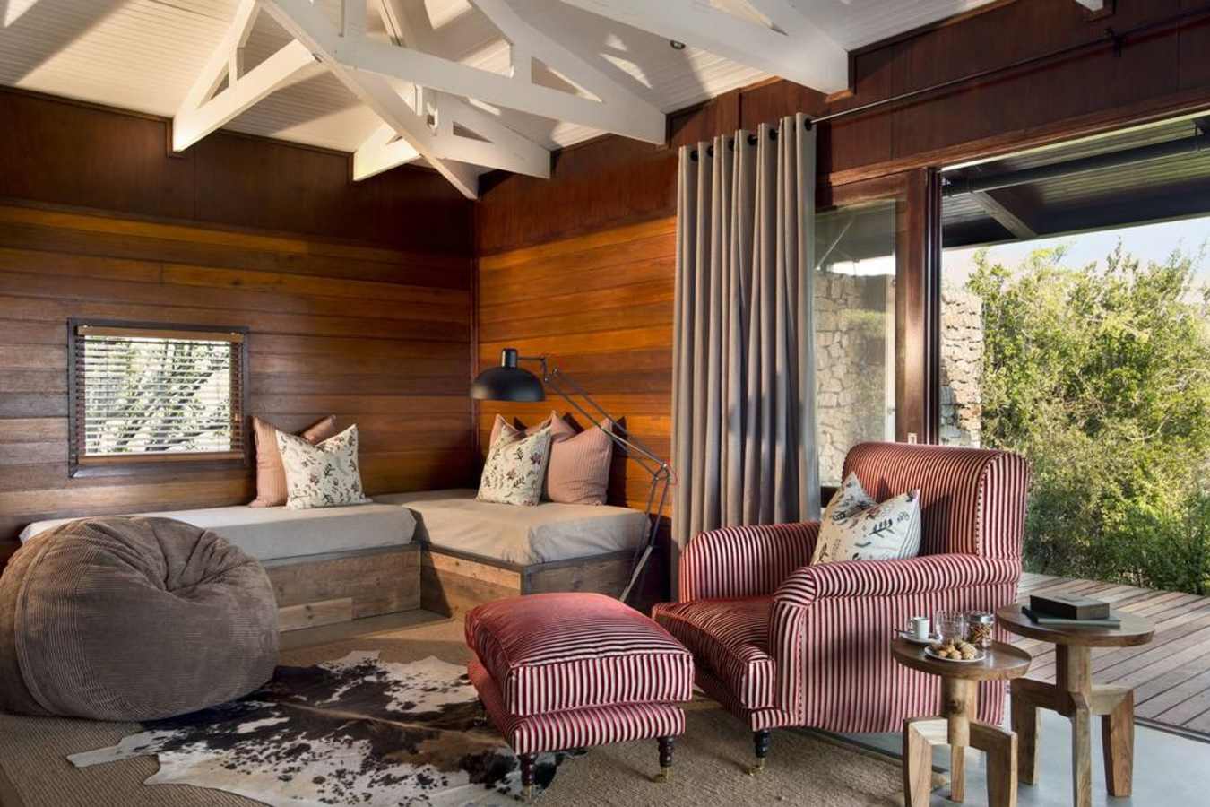 Red suite lounge - Kwandwe Ecca Lodge