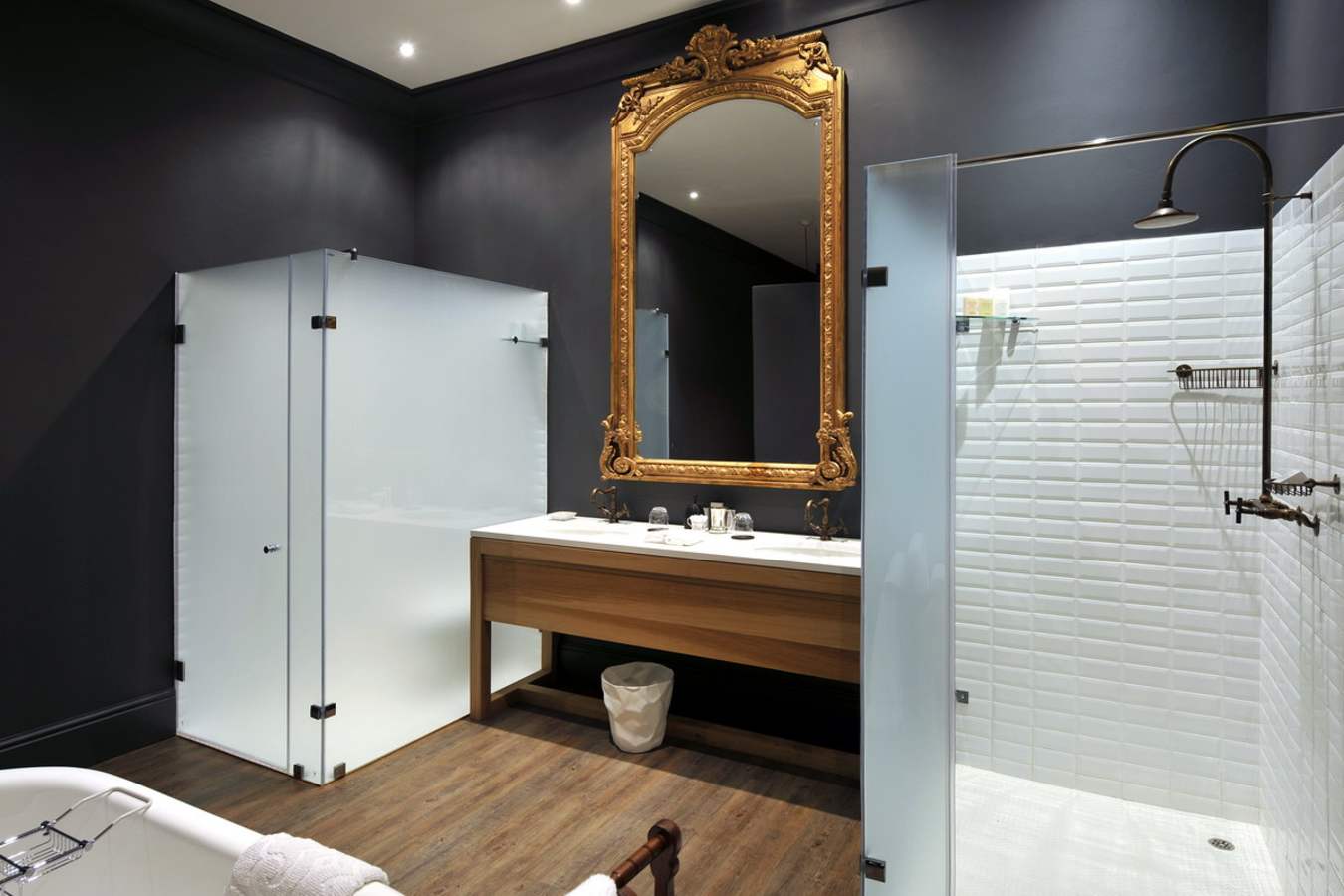 Bathroom  - Le Galerie