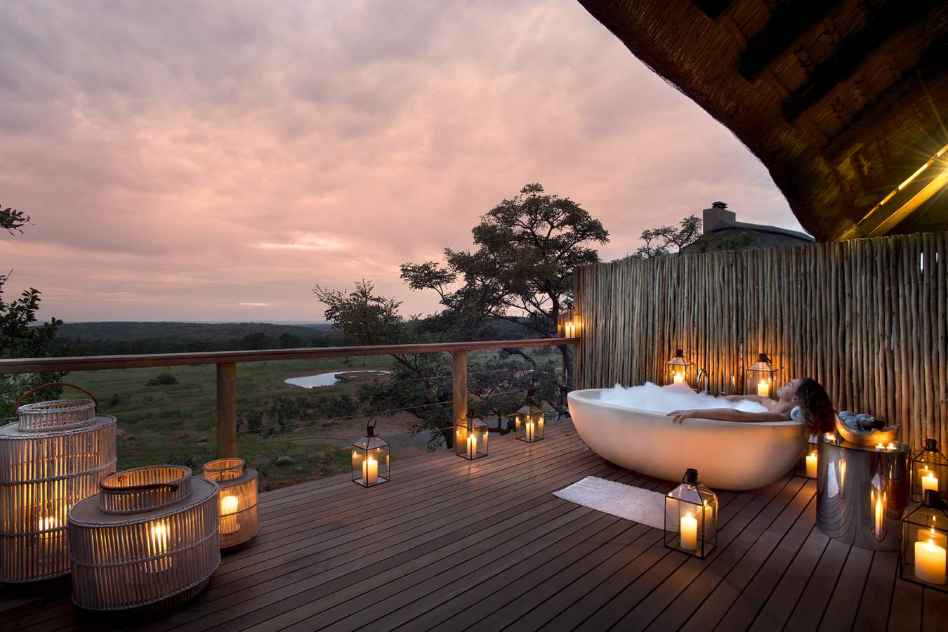 Spa deck - Mhondoro Game Lodge