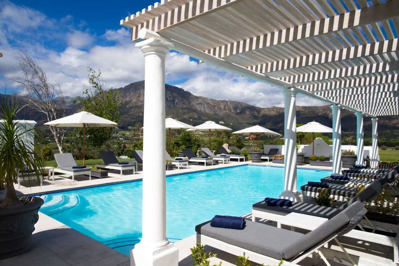 Outdoor pool - Mont Rochelle