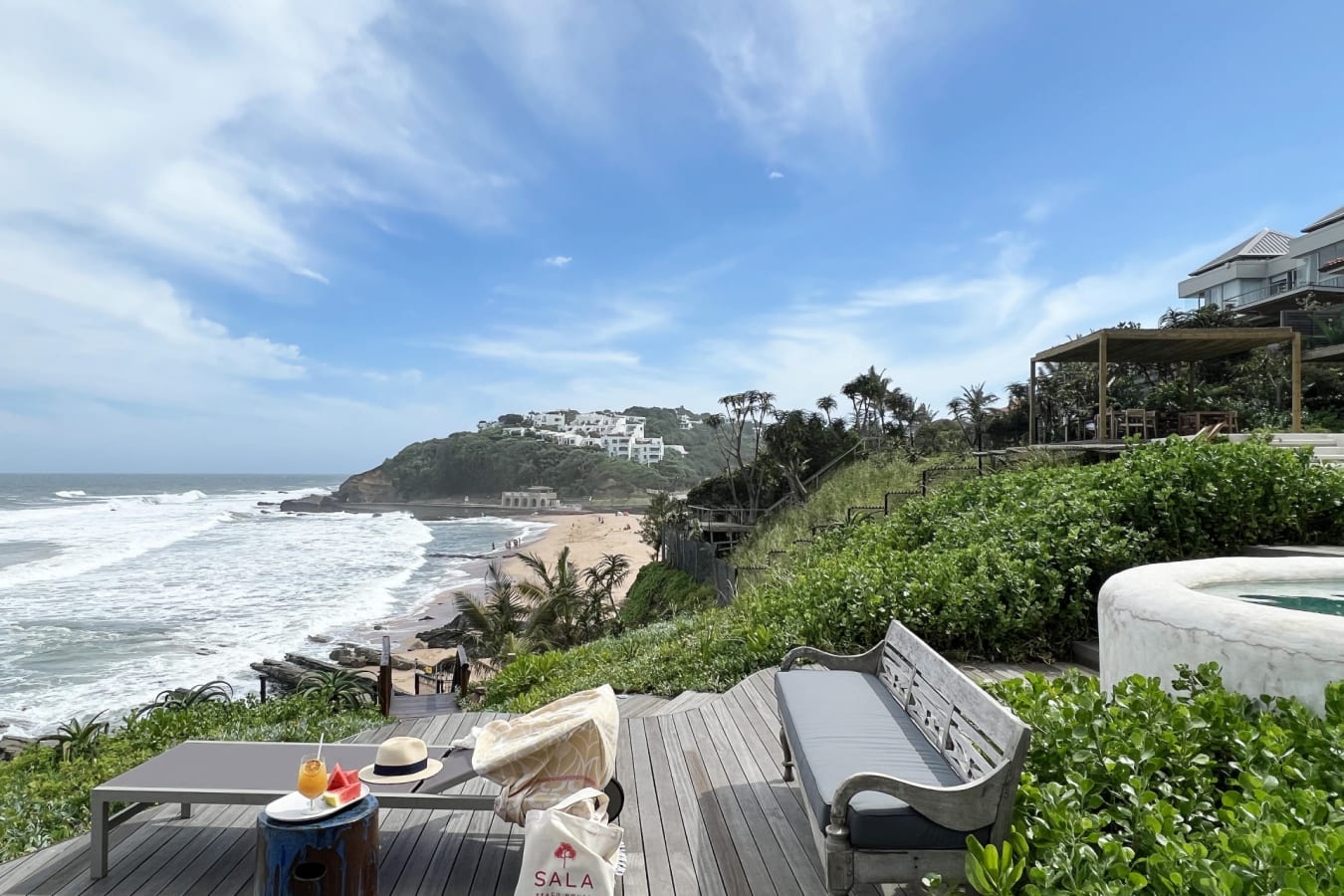 Direct access to beach 