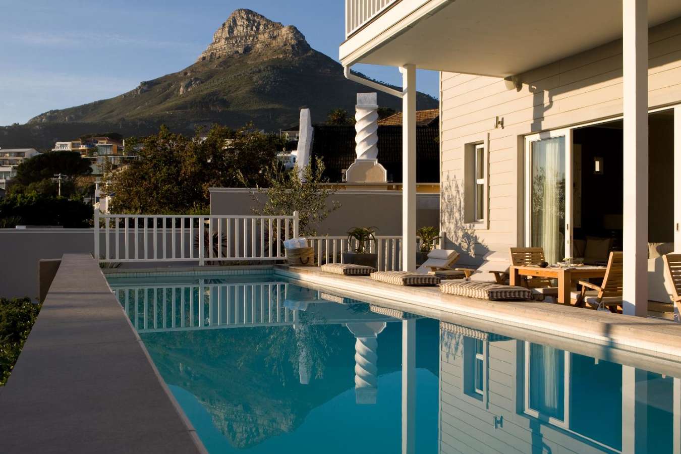 Swimming pool with mounain view - Sea Five