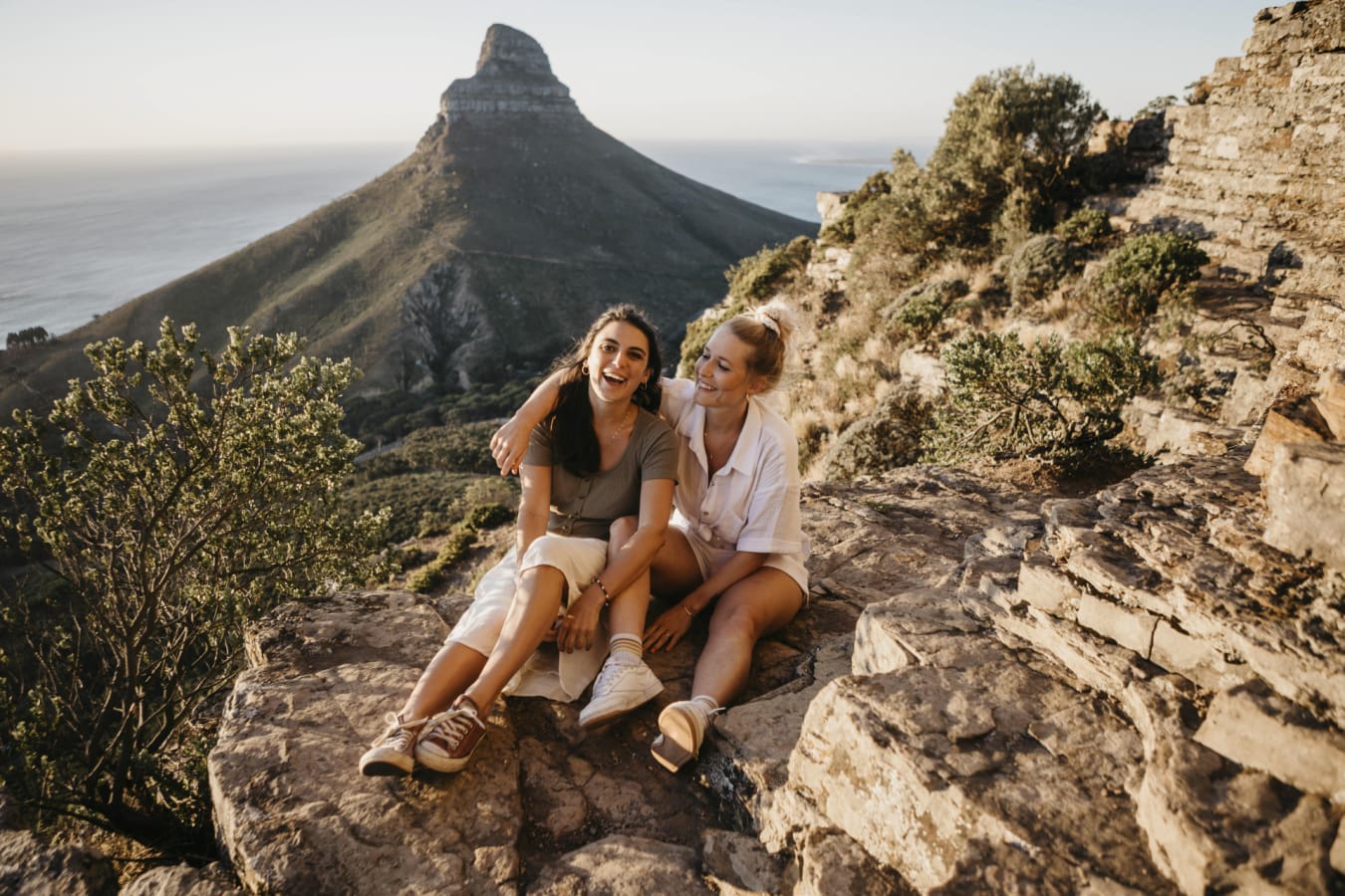 Teen friends Hikiking Table Mountain 