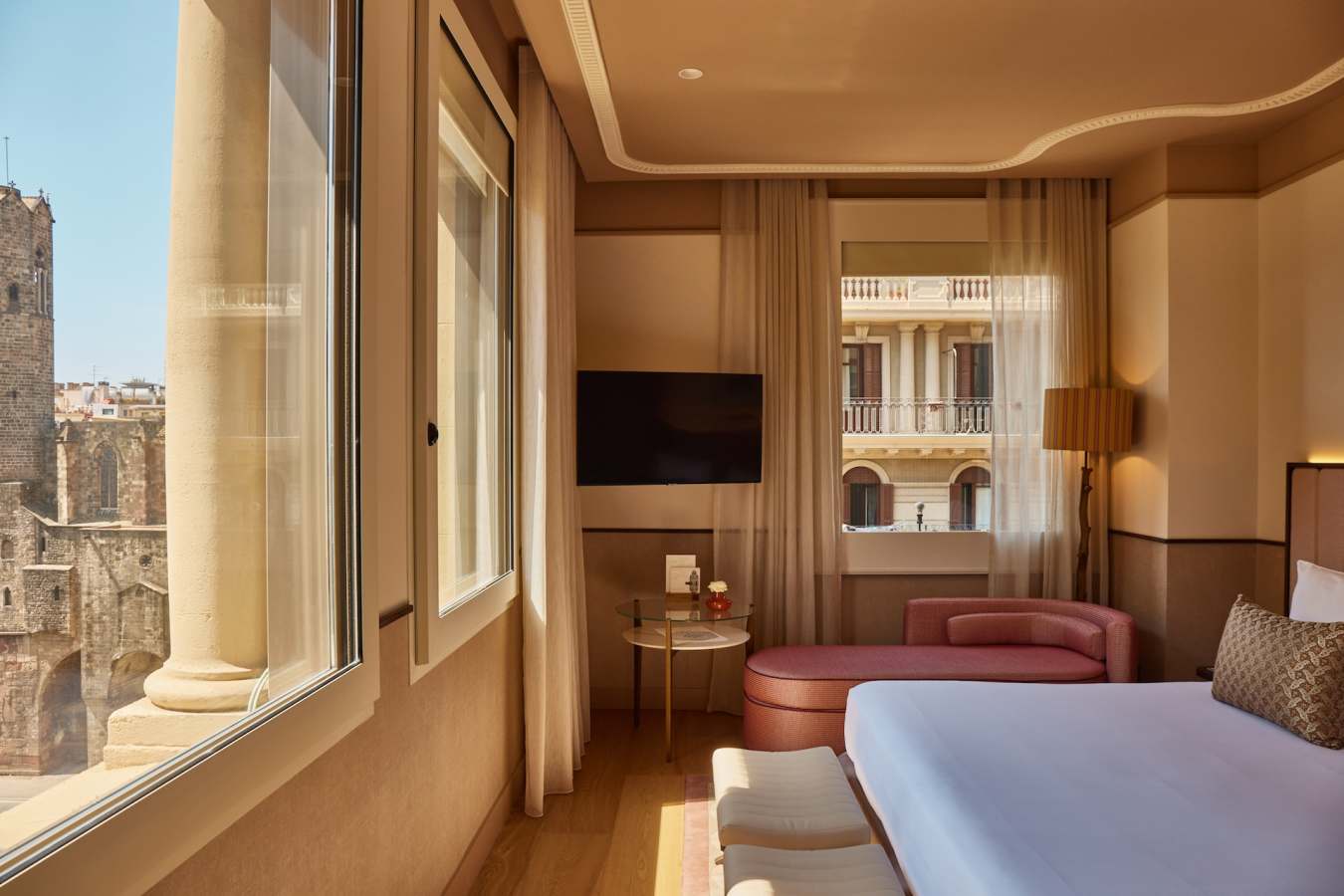 Deluxe Corner Room