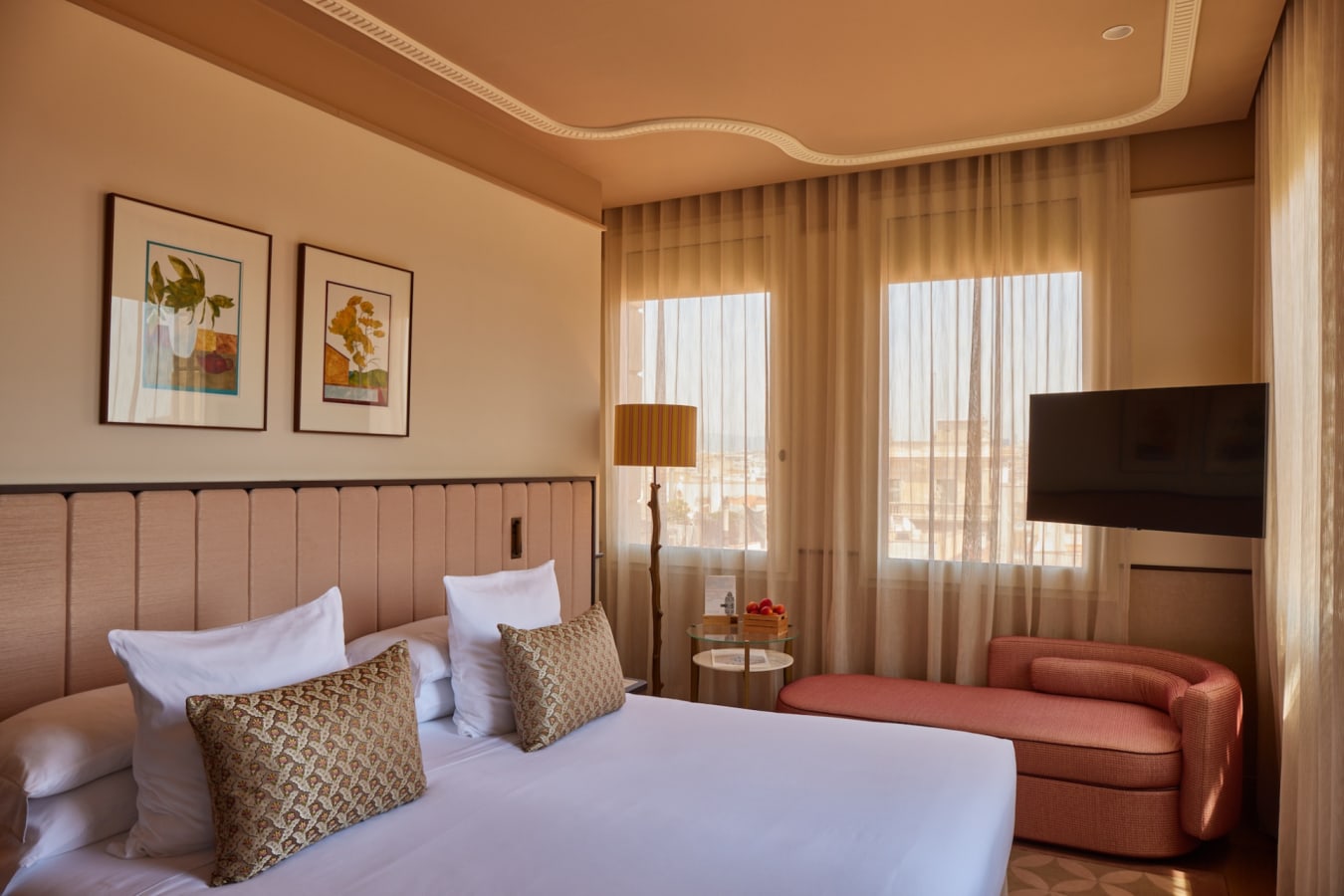 Deluxe Corner Room King Bed