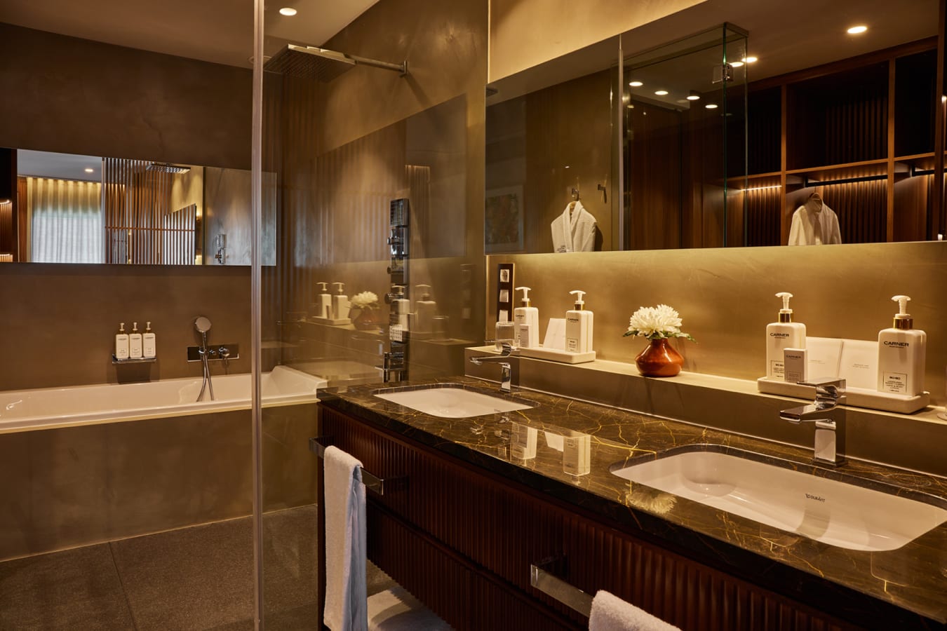 Grand Suite Bathroom