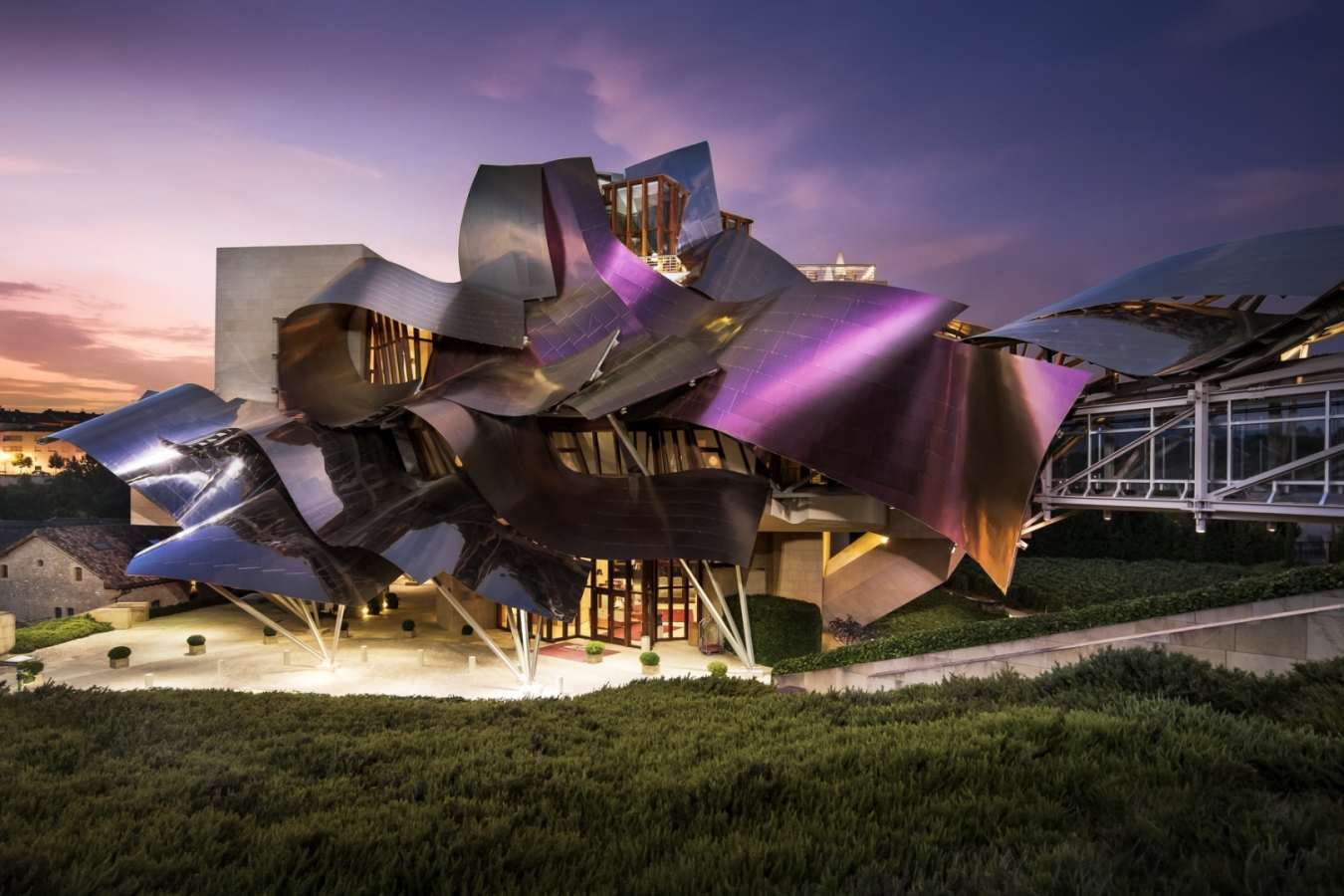 Exterior at night - Hotel Marques de Riscal