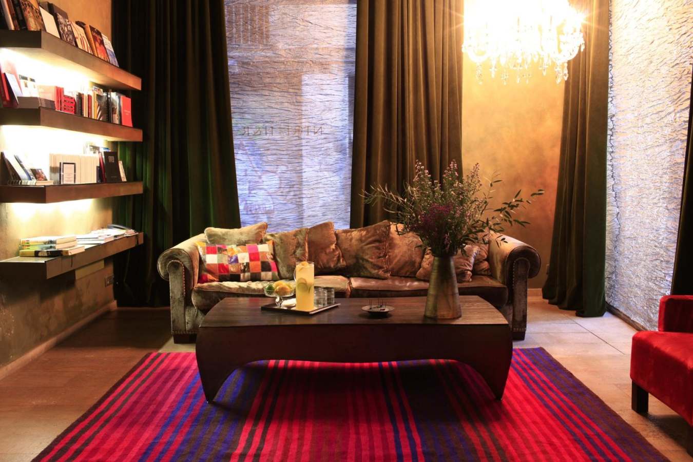 Library - Hotel Neri