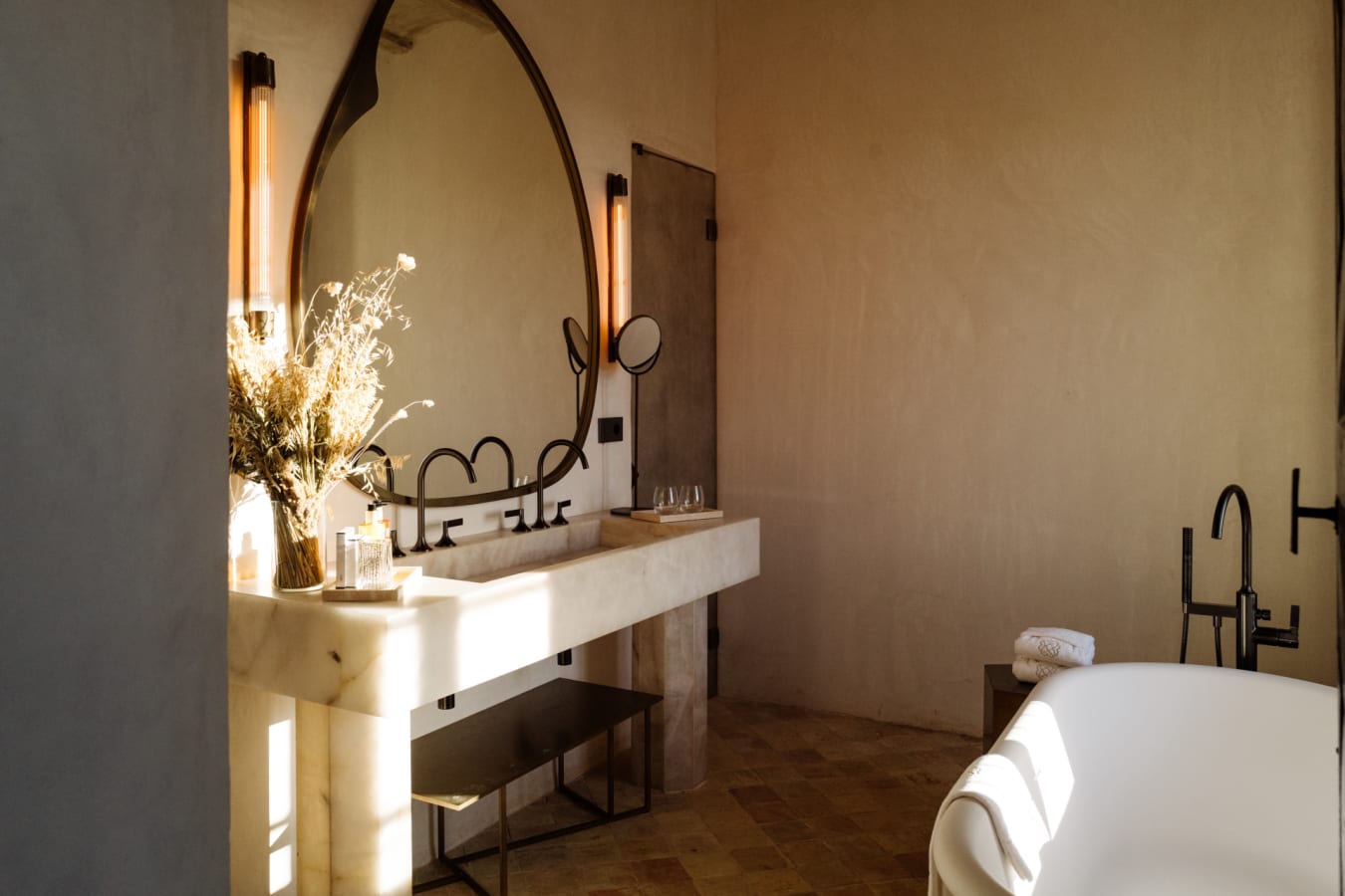 Deluxe Classic Bathroom 