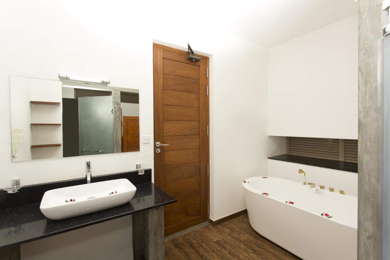 Deluxe Bathroom - Aliya Resort & Spa