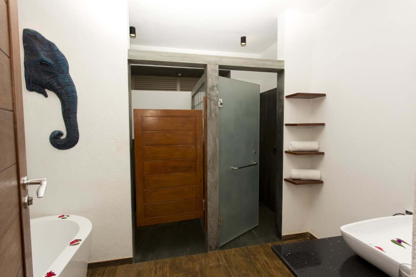 Deluxe Bathroom - Aliya Resort & Spa