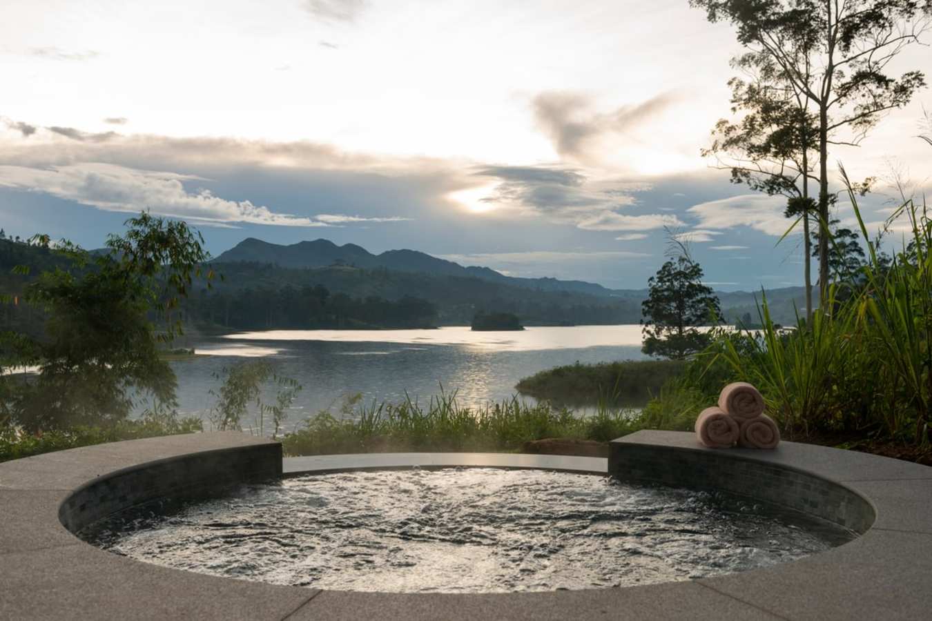Hot Tub Views - Ceylon Tea Trails