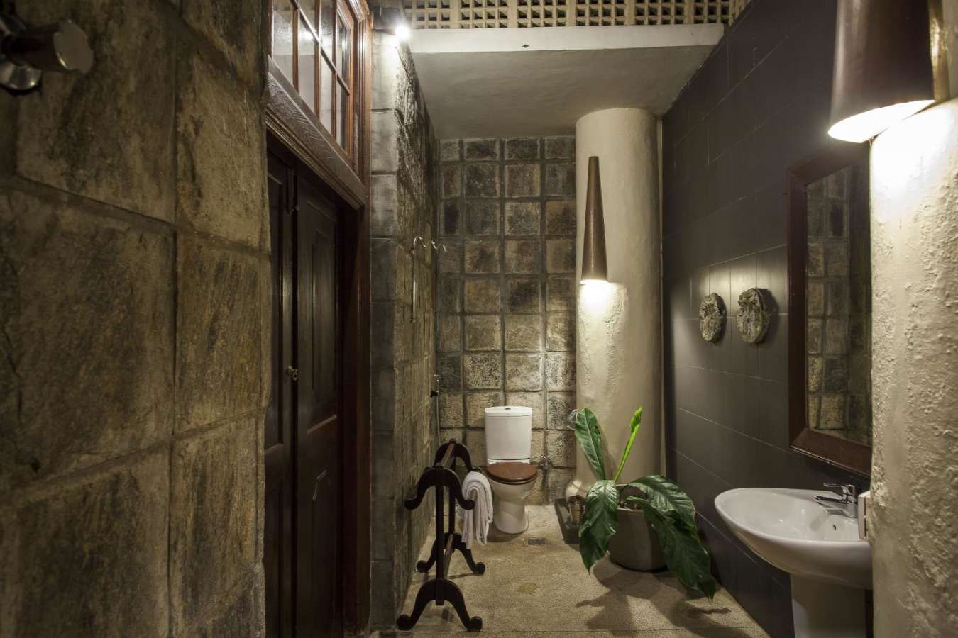 Admiral Cheng Ho Suite Bathroom - Galle Fort Hotel