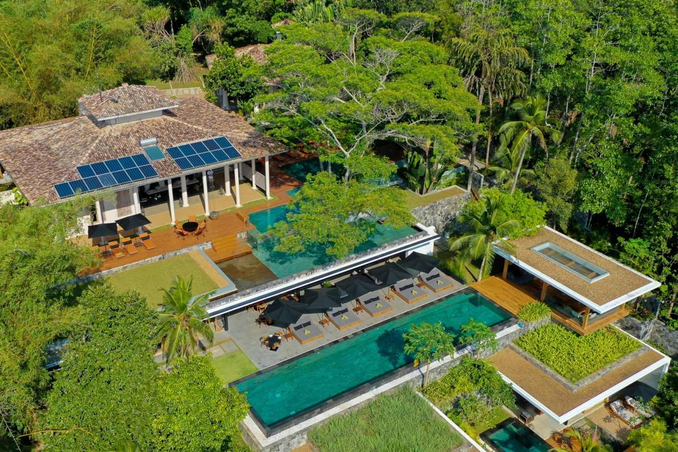 restaurant pooldrone viewj